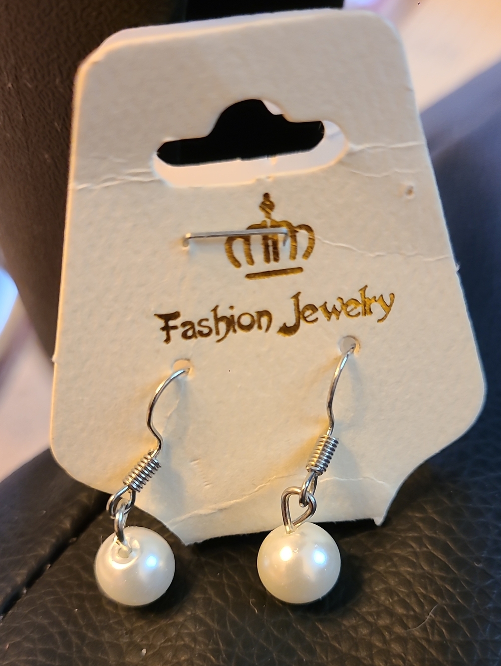 Fashion Jewelry White Pearl Drop Earrings with Silver Hooks